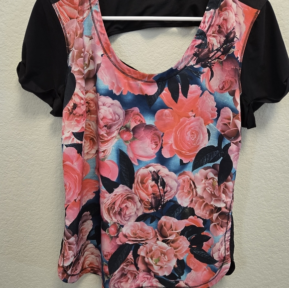 LULULEMON Lightened Up T-Shirt Womens 8 Rose Print Short Sleeve Technical Top - Picture 2 of 5